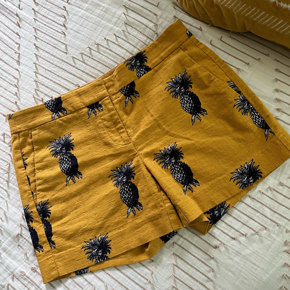 Ann Taylor pineapple midrise shorts 0